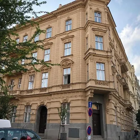 Veveri - Uvoz, 10 Min By Walk To The Center برنو