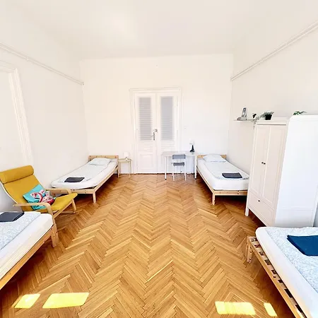 Apartment Sunny Rooms Brno Centre - 10 Min Walk To Main Square, Quiet Streets, Free Wi-Fi *