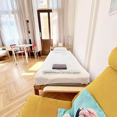 Sunny Rooms Brno Centre - 10 Min Walk To Main Square, Quiet Streets, Free Wi-Fi * Brünn