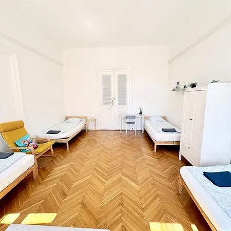 Apartamento Sunny Rooms Brno Centre - 10 Min Walk To Main Square, Quiet Streets, Free Wi-Fi *