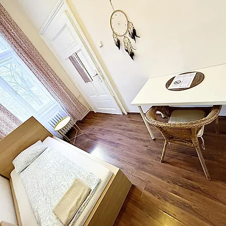 Sunny Rooms Brno Centre - 10 Min Walk To Main Square, Quiet Streets, Free Wi-Fi * Brno
