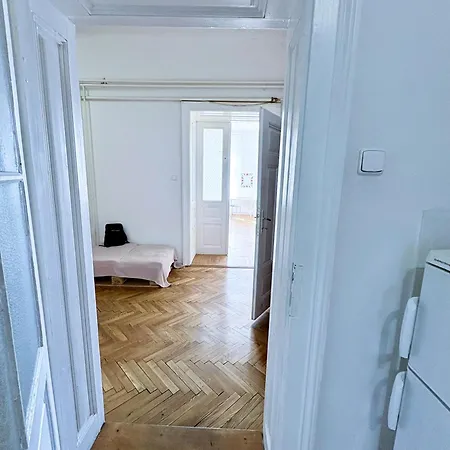 Sunny Rooms Brno Centre - 10 Min Walk To Main Square, Quiet Streets, Free Wi-Fi *