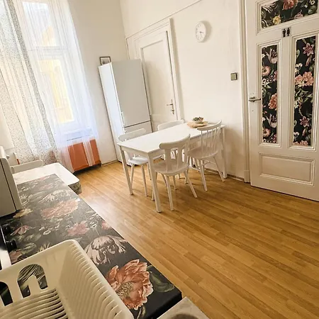 Apartamento Sunny Rooms Brno Centre - 10 Min Walk To Main Square, Quiet Streets, Free Wi-Fi