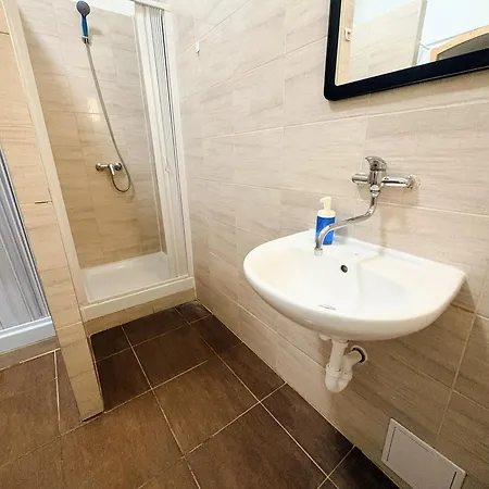 Sunny Rooms Brno Centre - 10 Min Walk To Main Square, Quiet Streets, Free Wi-Fi *