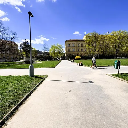 Sunny Rooms Brno Centre - 10 Min Walk To Main Square, Quiet Streets, Free Wi-Fi *